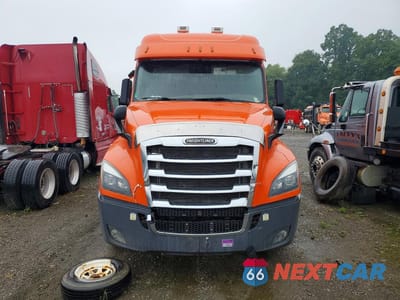 Piąte zdjęcie samochodu w środku: 2023 FREIGHTLINER CASCADIA 126 VIN:3AKJHHDR0PSNT8787 - miniatura