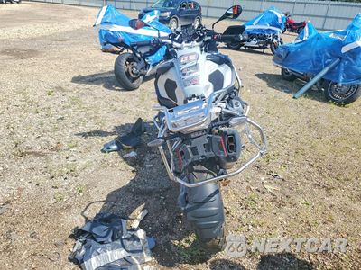 Czwarte zdjęcie samochodu z boku: 2023 BMW R 1250 GS ADVENTURE VIN:WB10M1304P6H78900 - miniatura