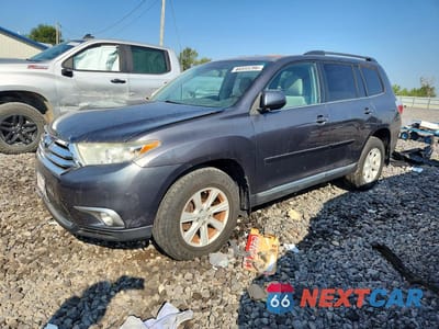 2013 TOYOTA HIGHLANDER PLUS 5TDBK3EH2DS175775 - główne zdjęcie licytacji z USA - miniatura
