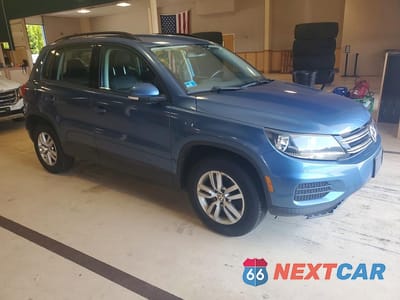Czwarte zdjęcie samochodu z boku: 2017 VOLKSWAGEN TIGUAN S VIN:WVGBV7AX6HK025267 - miniatura