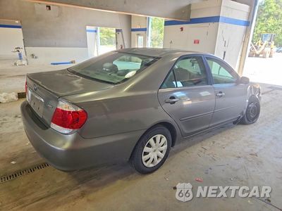 Trzecie zdjęcie samochodu z tyłu: 2005 TOYOTA CAMRY STANDARD VIN:4T1BE32K05U530863 - miniatura