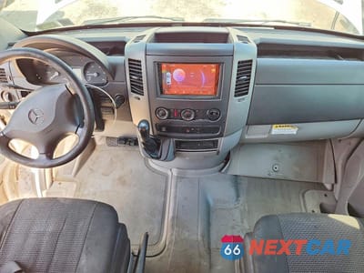 Zdjęcie 8 z 13 samochodu: 2013 MERCEDES-BENZ SPRINTER 3500 DELIVERY VAN VIN:WD3PF1CC9D5754221 - miniatura
