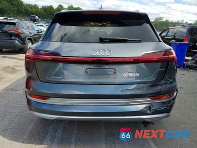 Zdjęcie 6 z 13 samochodu: 2019 AUDI E-TRON PRESTIGE VIN:WA1VAAGE6KB007501 - miniatura