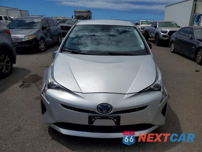 Piąte zdjęcie samochodu w środku: 2018 TOYOTA PRIUS ONE VIN:JTDKBRFU0J3581758 - miniatura