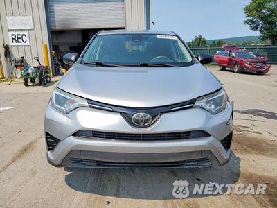 Piąte zdjęcie samochodu w środku: 2018 TOYOTA RAV4 LE VIN:JTMBFREV3JD255042 - miniatura