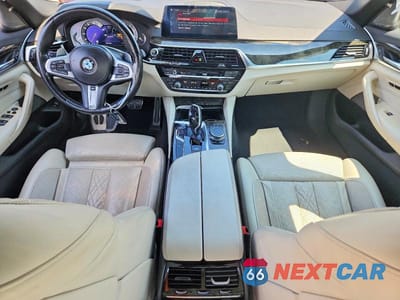 Zdjęcie 8 z 12 samochodu: 2019 BMW M550XI VIN:WBAJB9C53KB288918 - miniatura