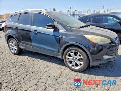 Czwarte zdjęcie samochodu z boku: 2016 FORD ESCAPE TITANIUM VIN:1FMCU0JX0GUC43917 - miniatura