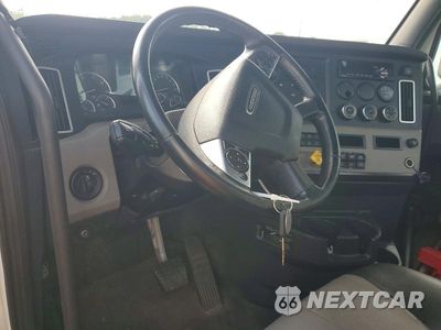 Zdjęcie 8 z 12 samochodu: 2020 FREIGHTLINER CASCADIA 126 SEMI TRUCK VIN:3AKJHLDV5LSLY1266 - miniatura