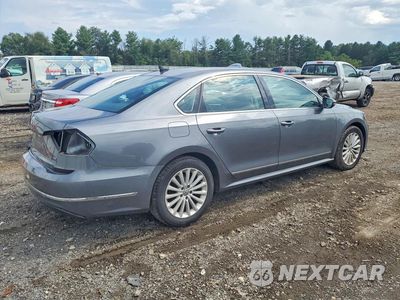 Trzecie zdjęcie samochodu z tyłu: 2017 VOLKSWAGEN PASSAT SE VIN:1VWBT7A35HC022438 - miniatura