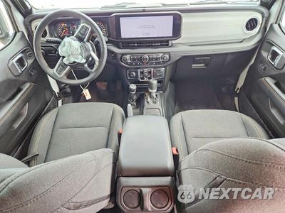 Zdjęcie 8 z 13 samochodu: 2025 JEEP WRANGLER SAHARA VIN:1C4PJXEN1SW534455 - miniatura