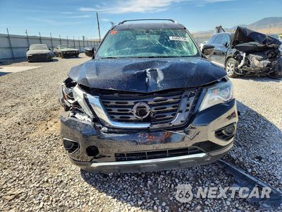 Piąte zdjęcie samochodu w środku: 2018 NISSAN PATHFINDER S VIN:5N1DR2MM4JC670517 - miniatura