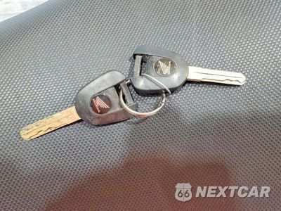 Zdjęcie 8 z 9 samochodu: 2016 HONDA CBR650 F VIN:MLHRC7404G5200844 - miniatura