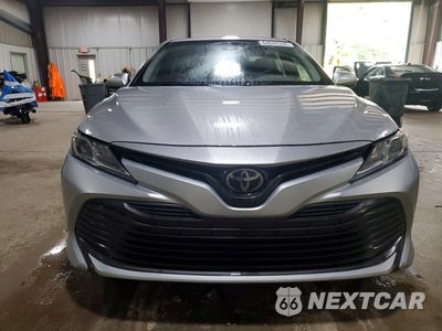 Piąte zdjęcie samochodu w środku: 2018 TOYOTA CAMRY LE VIN:4T1B11HK0JU089088 - miniatura