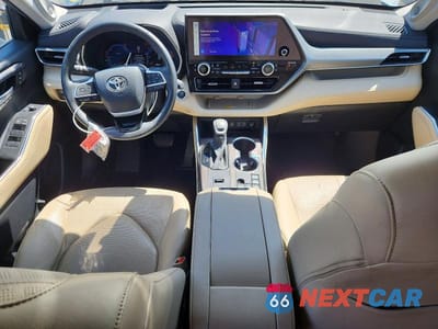 Zdjęcie 8 z 13 samochodu: 2024 TOYOTA HIGHLANDER HYBRID PLATINUM VIN:5TDEBRCH7RS606296 - miniatura