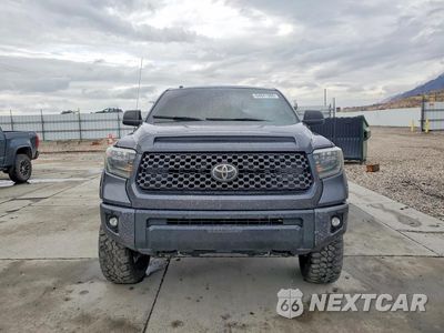 Piąte zdjęcie samochodu w środku: 2018 TOYOTA TUNDRA CREWMAX SR5 VIN:5TFDW5F14JX701453 - miniatura