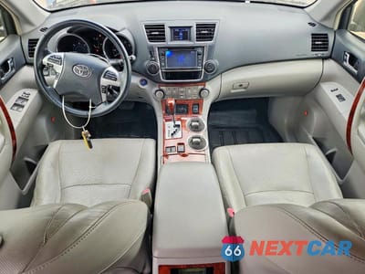 Zdjęcie 8 z 14 samochodu: 2013 TOYOTA HIGHLANDER HYBRID LIMITED VIN:JTEDC3EH7D2011950 - miniatura