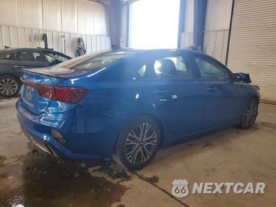 Trzecie zdjęcie samochodu z tyłu: 2023 KIA FORTE GT LINE VIN:3KPF54AD8PE562332 - miniatura