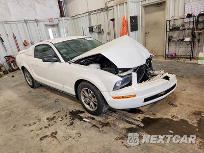 Czwarte zdjęcie samochodu z boku: 2005 FORD MUSTANG VIN:1ZVFT80N155175764 - miniatura