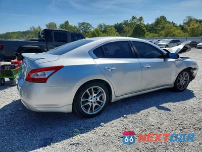 Trzecie zdjęcie samochodu z tyłu: 2010 NISSAN MAXIMA 3.5 S VIN:1N4AA5AP3AC835588 - miniatura