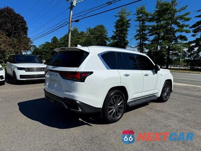 Czwarte zdjęcie samochodu z boku: 2023 LEXUS LX 600 F SPORT HANDLING VIN:JTJMB7CX9P4019871 - miniatura