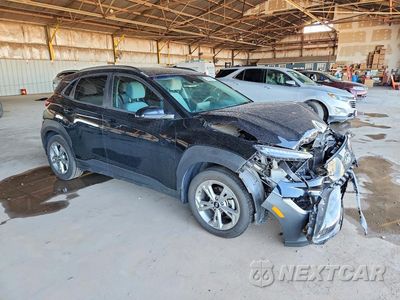 Czwarte zdjęcie samochodu z boku: 2023 HYUNDAI KONA SEL VIN:KM8K32AB1PU056376 - miniatura