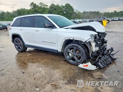Czwarte zdjęcie samochodu z boku: 2023 JEEP GRAND CHEROKEE LIMITED VIN:1C4RJGBG4PC535025 - miniatura