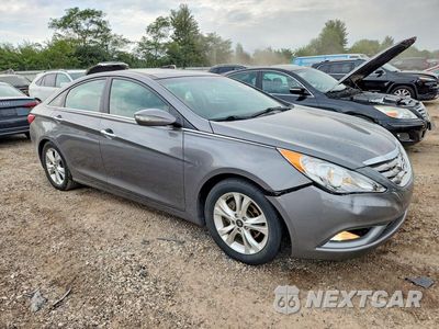 Czwarte zdjęcie samochodu z boku: 2013 HYUNDAI SONATA LIMITED VIN:5NPEC4AC5DH538358 - miniatura