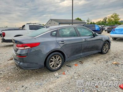 Trzecie zdjęcie samochodu z tyłu: 2020 KIA OPTIMA LX VIN:5XXGT4L36LG428144 - miniatura