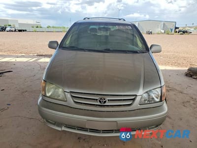 Piąte zdjęcie samochodu w środku: 2002 TOYOTA SIENNA XLE VIN:4T3ZF13C92U453100 - miniatura