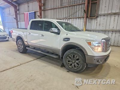 Czwarte zdjęcie samochodu z boku: 2017 NISSAN TITAN PLATINUM RESERVE VIN:1N6AA1E52HN507070 - miniatura