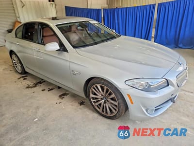 Czwarte zdjęcie samochodu z boku: 2011 BMW 5 SERIES XI VIN:WBAFU9C55BC785351 - miniatura