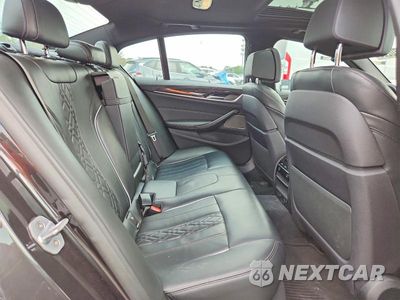 Zdjęcie 10 z 12 samochodu: 2019 BMW M550XI VIN:WBAJB9C57KB289148 - miniatura