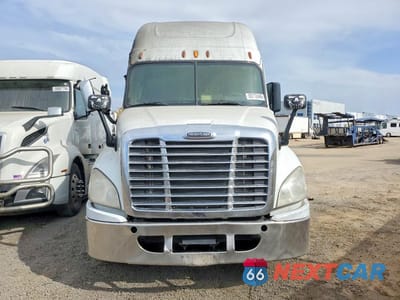Piąte zdjęcie samochodu w środku: 2017 FREIGHTLINER CASCADIA 125 VIN:3AKJGLDR9HSHY5381 - miniatura