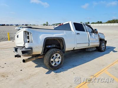 Trzecie zdjęcie samochodu z tyłu: 2018 GMC SIERRA K2500 SLT VIN:1GT12TEY2JF249624 - miniatura