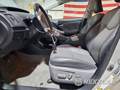 Zdjęcie 7 z 12 samochodu: 2013 TOYOTA PRIUS FOUR VIN:JTDKN3DU5D5615239 - miniatura