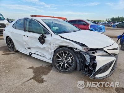 Czwarte zdjęcie samochodu z boku: 2024 TOYOTA CAMRY SE VIN:4T1G11AK2RU877818 - miniatura