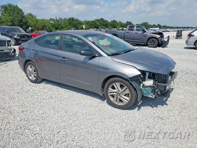 Czwarte zdjęcie samochodu z boku: 2019 HYUNDAI ELANTRA VALUE EDITION VIN:5NPD84LF4KH455182 - miniatura