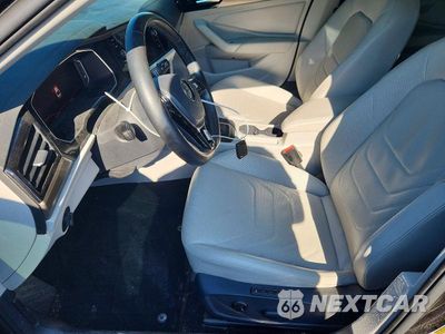 Zdjęcie 7 z 12 samochodu: 2019 VOLKSWAGEN JETTA SEL PREMIUM VIN:3VWGB7BU2KM177745 - miniatura