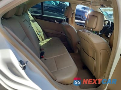 Zdjęcie 10 z 12 samochodu: 2014 MERCEDES-BENZ C 250 VIN:WDDGF4HBXEG248254 - miniatura