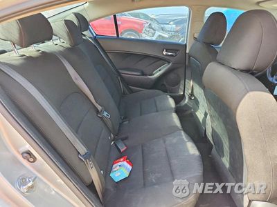 Zdjęcie 10 z 12 samochodu: 2014 KIA FORTE LX VIN:KNAFK4A6XE5191156 - miniatura