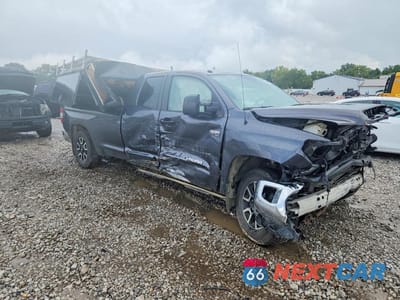 Czwarte zdjęcie samochodu z boku: 2016 TOYOTA TUNDRA SR5 VIN:5TFCW5F11GX019800 - miniatura