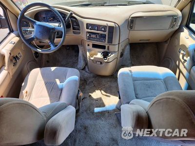 Zdjęcie 8 z 13 samochodu: 2000 CHEVROLET ASTRO VIN:1GBDM19W6YB191477 - miniatura