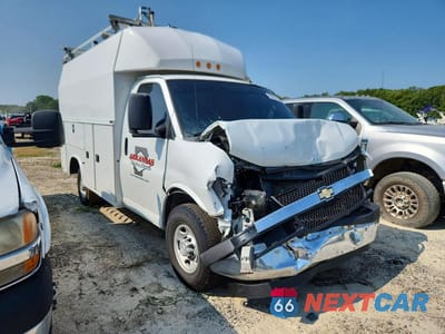 Czwarte zdjęcie samochodu z boku: 2021 CHEVROLET EXPRESS G3500 VIN:1GB0GRF76M1168105 - miniatura