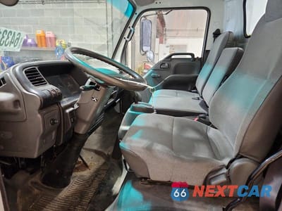 Zdjęcie 7 z 12 samochodu: 2000 ISUZU NPR VIN:4KLC4B1R2YJ802307 - miniatura