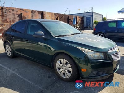 Czwarte zdjęcie samochodu z boku: 2014 CHEVROLET CRUZE LS VIN:1G1PA5SGXE7151907 - miniatura