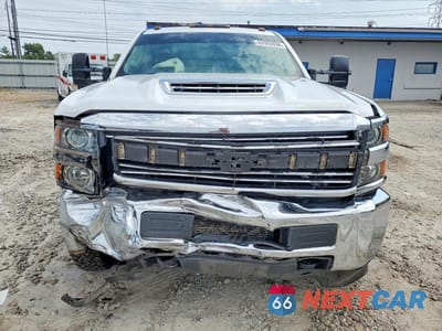 Piąte zdjęcie samochodu w środku: 2018 CHEVROLET SILVERADO K3500 VIN:1GB4KYCY0JF279707 - miniatura