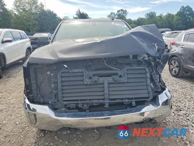 Piąte zdjęcie samochodu w środku: 2018 CHEVROLET SILVERADO K1500 LT VIN:1GCVKREH2JZ301367 - miniatura