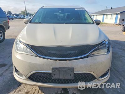 Piąte zdjęcie samochodu w środku: 2017 CHRYSLER PACIFICA TOURING L VIN:2C4RC1BGXHR768410 - miniatura