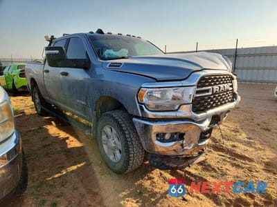 Czwarte zdjęcie samochodu z boku: 2024 RAM 2500 BIG HORN VIN:3C6UR5DJ5RG193768 - miniatura