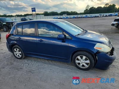 Czwarte zdjęcie samochodu z boku: 2008 NISSAN VERSA 1.8 S VIN:3N1BC13E58L395307 - miniatura